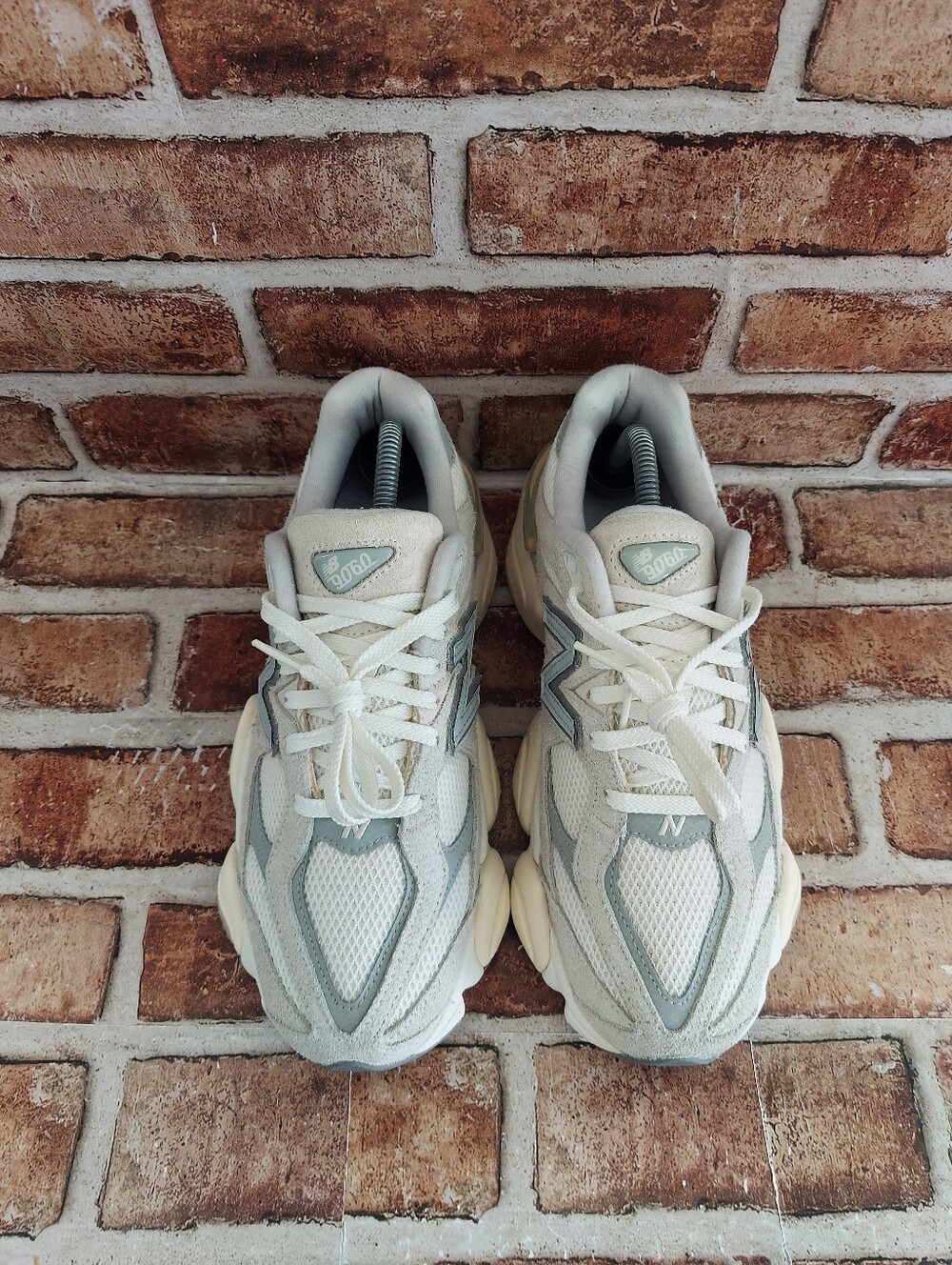 Pre-owned New Balance 9060 - Picture 4 of 13